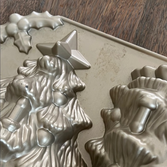 Nordic Ware Silver Bakeware Set for Elegant Kitchen Creations - Picture 4 of 5